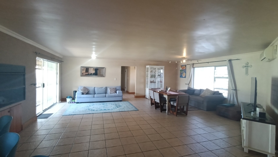 To Let 3 Bedroom Property for Rent in Rouxville Western Cape